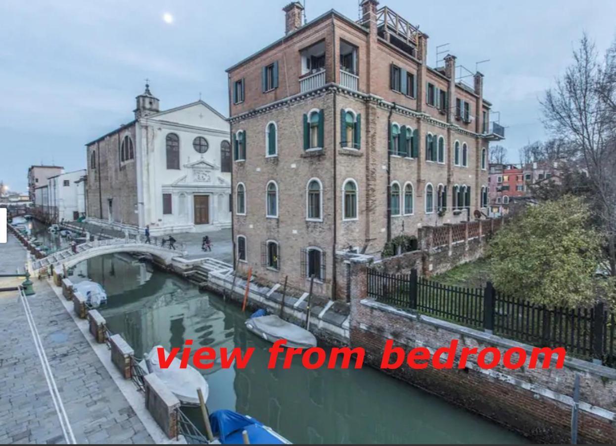 Susy Biennale Apartment - Canal View And Garden Venice Exterior photo